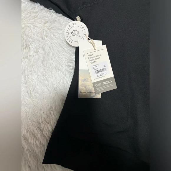 Vuori Women’s L/S Halo Crew - Picture 5 of 5